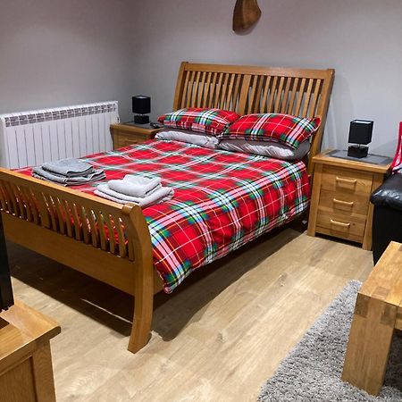 Roblins Nest Apartment Ammanford Bagian luar foto