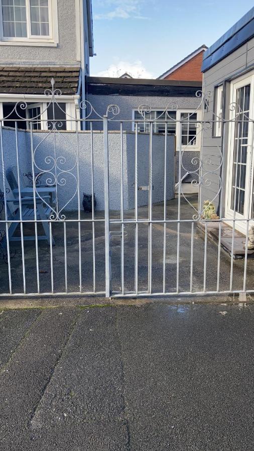 Roblins Nest Apartment Ammanford Bagian luar foto