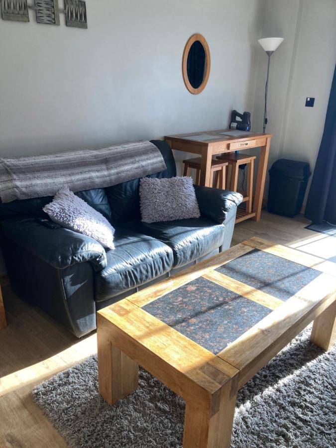 Roblins Nest Apartment Ammanford Bagian luar foto